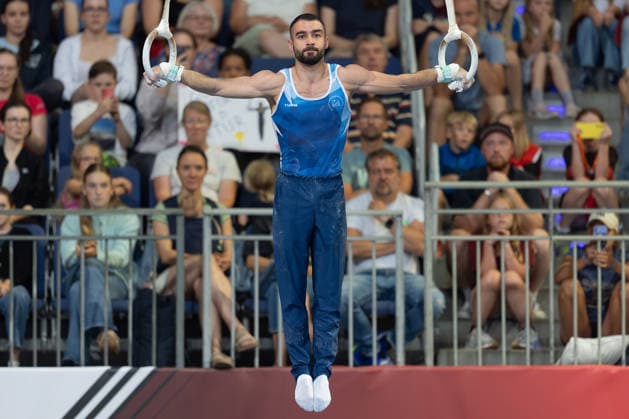 Deutsche Meisterschaften im Gerätturnen 2026, Gerätfinals Artur Sahakyan (Turnzentrum Bochum-Witten) bei seiner Übung im Gerätfinale an den Ringen. Deutsche Meisterschaften im Gerätturnen, Gerätfinals, am 25. Juli 2026 in der ZAG-Arena in Hannover., Hannover Niedersachsen Deutschland ZAG Arena *** 2026 German Artistic Gymnastics Championships, Apparatus Finals: Artur Sahakyan of the Bochum-Witten Gymnastics Center performing his routine in the rings final at the German Artistic Gymnastics Championships, Apparatus Finals, on July 25, 2026, at the ZAG Arena in Hanover, Hanover, Lower Saxony, Germany, ZAG Arena