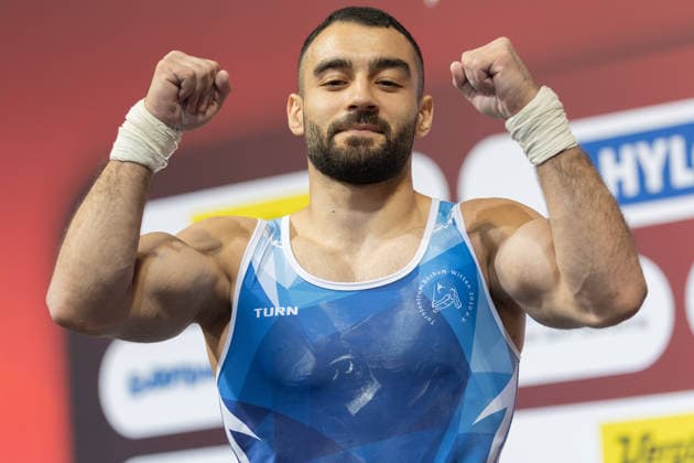 Deutsche Meisterschaften im Gerätturnen 2026, Gerätfinals Artur Sahakyan (Turnzentrum Bochum-Witten) feiert seinen Sieg bei den Ringen. Deutsche Meisterschaften im Gerätturnen, Gerätfinals, am 25. Juli 2026 in der ZAG-Arena in Hannover., Hannover Niedersachsen Deutschland ZAG Arena *** 2026 German Artistic Gymnastics Championships, Apparatus Finals: Artur Sahakyan of the Bochum-Witten Gymnastics Center celebrates his victory on the rings at the German Artistic Gymnastics Championships, Apparatus Finals, on July 25, 2026, at the ZAG Arena in Hanover, Hanover, Lower Saxony, Germany, ZAG Arena