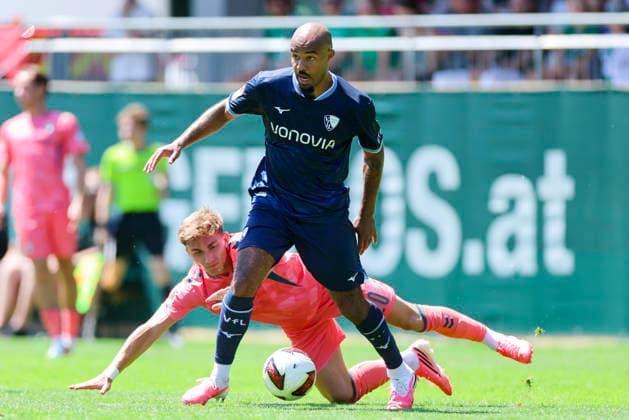Ivan San Jose Cantalejo Chuki (Werder Bremen) und Christian Rasmussen (VfL Bochum) kämpfen um den Ball, Friendly match, Werder Bremen v VfL Bochum, Parkstadion am 25. July 2026 in Zell am Ziller, Österreich. (Foto von Marco Steinbrenner DeFodi Images) Ivan San Jose Cantalejo Chuki (Werder Bremen) und Christian Rasmussen (VfL Bochum) battle for the ball, Friendly match, Werder Bremen v VfL Bochum, Parkstadion, July 25, 2026 in Zell am Ziller, Austria. (Photo by Marco Steinbrenner DeFodi Images) - *** Ivan San Jose Cantalejo Chuki of Werder Bremen and Christian Rasmussen of VfL Bochum battle for the ball, Friendly match, Werder Bremen vs. VfL Bochum, Parkstadion on July 25, 2026, in Zell am Ziller, Austria. Photo by Marco Steinbrenner, DeFodi Images. Ivan San Jose Cantalejo Chuki of Werder Bremen and Christian Rasmussen of VfL Bochum battle for the ball, Friendly match, Werder Bremen vs. VfL Bochum, Parkstadion, July 25, 2026, in Zell am Ziller, Austria. Photo by Marco Steinbrenner, DeFodi Images