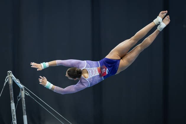 Deutsche Meisterschaften im Gerätturnen 2026, Gerätfinals Helen Kevric (MTV Stuttgart) bei ihrer Übung im Gerätfinale am Stufenbarren. Deutsche Meisterschaften im Gerätturnen, Gerätfinals, am 25. Juli 2026 in der ZAG-Arena in Hannover., Hannover Niedersachsen Deutschland ZAG Arena *** 2026 German Artistic Gymnastics Championships, Apparatus Finals: Helen Kevric of MTV Stuttgart performing her routine in the uneven bars final at the German Artistic Gymnastics Championships, Apparatus Finals, on July 25, 2026, at the ZAG Arena in Hanover, Hanover, Lower Saxony, Germany; ZAG Arena