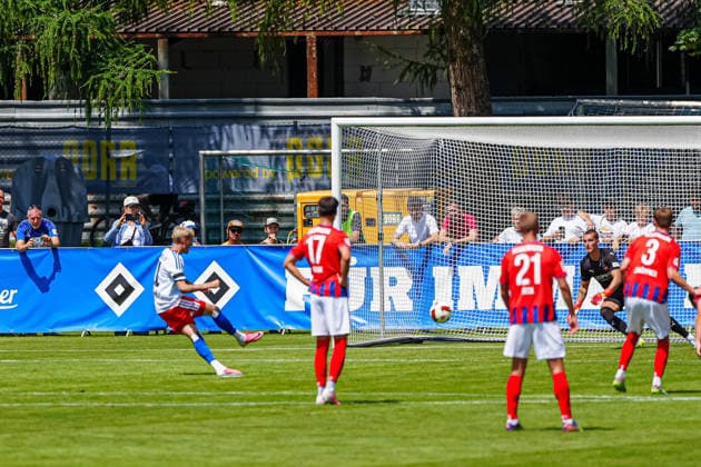 Tor zum 1:0 per Elfmeter Strafstoss Albert Gronbaek (Hamburger SV, 11) AUT, Hamburger SV vs. 1. FC Heidenheim, Fussball, Testspiel, Saison 2026 2027, 25.07.2026 AUT, Hamburger SV vs. 1. FC Heidenheim, Fussball, Testspiel, Saison 2026 2027, 25.07.2026 Kematen *** Goal to make it 1–0 on a penalty kick by Albert Gronbaek, Hamburger SV, November 11, Hamburger SV vs. 1 FC Heidenheim, soccer, friendly match, 2026–2027 season, July 25, 2026, Austria, Hamburger SV vs. 1 FC Heidenheim, soccer, friendly match, 2026–2027 season, July 25, 2026, Kematen Copyright: xEibner-Pressefoto MarcelxvonxFehrnx EP_MFN