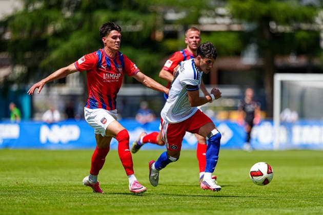 Mathias Honsak (1. FC Heidenheim, 17), Nicolas Capaldo (Hamburger SV, 24) AUT, Hamburger SV vs. 1. FC Heidenheim, Fussball, Testspiel, Saison 2026 2027, 25.07.2026 AUT, Hamburger SV vs. 1. FC Heidenheim, Fussball, Testspiel, Saison 2026 2027, 25.07.2026 Kematen *** Mathias Honsak, 1 FC Heidenheim, 17, Nicolas Capaldo, Hamburger SV, 24 (AUT), Hamburger SV vs. 1 FC Heidenheim, Soccer, Friendly, 2026–2027 Season, July 25, 2026 (AUT), Hamburger SV vs. 1 FC Heidenheim, soccer, friendly match, 2026–2027 season, July 25, 2026, Kematen Copyright: xEibner-Pressefoto MarcelxvonxFehrnx EP_MFN