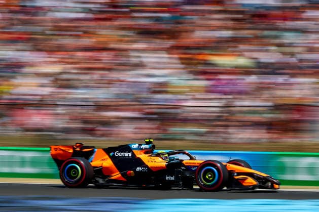 Lando Norris of Great Britain and McLaren , Qualifying, F1 Grand Prix of Hungary, am 25. July 2026 in Budapeste, Hungary. (Foto von Diogo Cardoso DeFodi Images) Lando Norris of Great Britain and McLaren , Qualifying, F1 Grand Prix of Hungary, Hungaroring on July 25, 2026 in Budapeste, Hungary. (Photo by Diogo Cardoso DeFodi Images) - *** Lando Norris of Great Britain and McLaren, Qualifying, F1 Grand Prix of Hungary, on July 25, 2026, in Budapest, Hungary. Photo by Diogo Cardoso DeFodi Images. Lando Norris of Great Britain and McLaren, Qualifying, F1 Hungarian Grand Prix, Hungaroring on July 25, 2026, in Budapest, Hungary. Photo by Diogo Cardoso, DeFodi Images