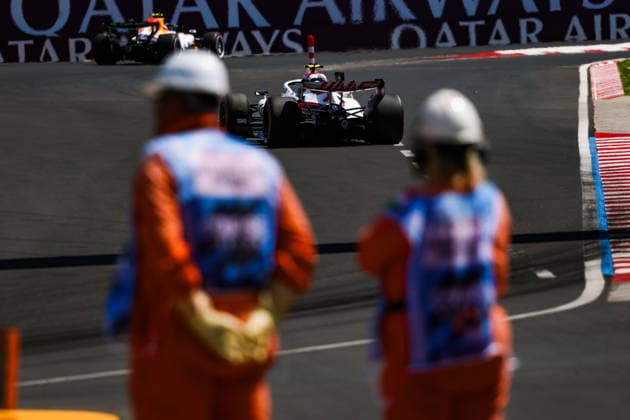 F1 - HUNGARIAN GRAND PRIX 2026 87 BEARMAN Ollie Oliver (gbr), TGR Haas F1 Team VF-26, action marshall, commissaire de piste, marshal, marshalls, marshals during the Formula 1 Hungarian Grand Prix 2026, 11th round of the 2026 Formula One World Championship, WM, Weltmeisterschaft from July 24 to 26, 2026 on the Hungaroring, in Mogyorod near Budapest, Hungary - MogyorodHungary  Copyright: xFLORENTxGOODENx