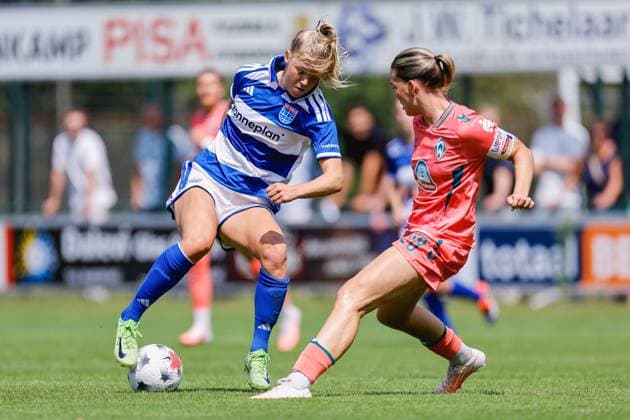 HATTEMERBROEK , 25-07-2026 , sportpark De Kuule , season 2026 2027 , Dutch Preseason football , friendly match between PEC Zwolle (women) and SV Werder Bremen (women) , picture shows PEC Zwolle player Jill Diekman, Werder Bremen player Juliane Wirtz PEC Ã Werder Bremen (women friendly)  x205194445x Copyright: