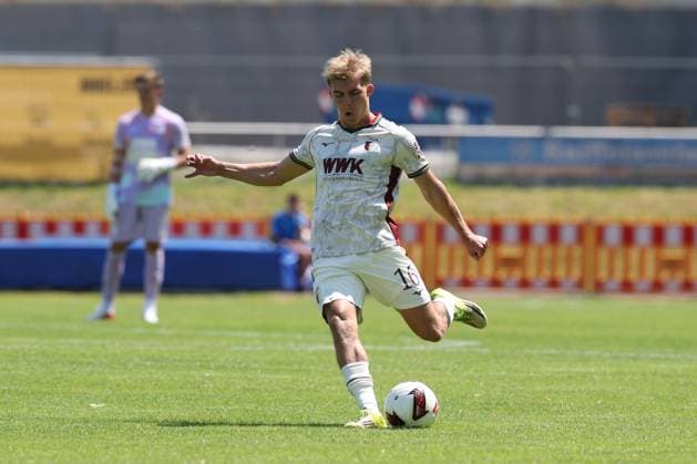 Hennes Behrens 16 FC Augsbburg), FC Augsburg vs. 1. FC Saarbruecken, Fussball, 1. Bundesliga, Testspiel, Saison 2026 27, 25.07.2026 Kaufbeuren Bayern Deutschland *** Hennes Behrens 16 FC Augsburg, FC Augsburg vs. 1 FC Saarbrücken, Soccer, Bundesliga 1, Friendly Match, 2026–27 Season, July 25, 2026, Kaufbeuren, Bavaria, Germany Copyright: xkolbert-press ChristianxKolbertx