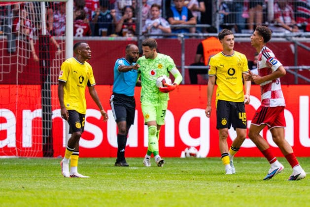 Testspiel, Bundesliga, Fortuna Düsseldorf vs. Borussia Dortmund, 25.07.2026 in der Merkur Arena Tor zum 2:1 durch Anas Slimani Justin Lerma Patrick Drewes Luca Reggiani *** Friendly Match, Bundesliga, Fortuna Düsseldorf vs. Borussia Dortmund, July 25, 2026, at Merkur Arena; Goals in the 2-1 victory by Anas Slimani, Justin Lerma, Patrick Drewes, and Luca Reggiani Copyright: xBahhoxKarax