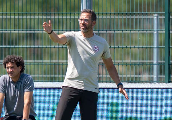 Boris Schommers (Sportfreunde Siegen, Trainer) Gestik, gestikulierend, gesture, gesturing TSV Steinbach Haiger - Sportfreunde Siegen 25.07.2026 Fussball, Testspiel, GER, Sibre Sportpark, Haiger *** Boris Schommers, Sportfreunde Siegen; Coach Gestik, gesturing; gesture; TSV Steinbach Haiger, Sportfreunde Siegen, July 25, 2026; soccer; friendly match; GER; Sibre Sportpark, Haiger Copyright: MarcoxBader