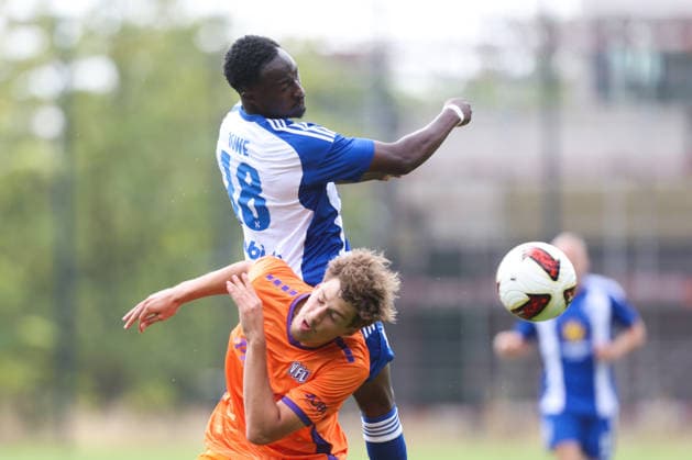 25.07.2026, Fussball, Herren, Regionalliga Nord, Freundschaftsspiel, VfL Osnabrück - BSV Kickers Emden Michael Igwe (blau 18 BSV Kickers Emden) *** July 25, 2026, Soccer, Men s, Regionalliga Nord, Friendly Match, VfL Osnabrück vs. BSV Kickers Emden, Michael Igwe (blue), 18, BSV Kickers Emden