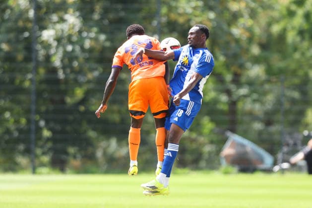 25.07.2026, Fussball, Herren, Regionalliga Nord, Freundschaftsspiel, VfL Osnabrück - BSV Kickers Emden Michael Igwe (blau 18 BSV Kickers Emden) *** July 25, 2026, Soccer, Men s, Regionalliga Nord, Friendly Match, VfL Osnabrück vs. BSV Kickers Emden, Michael Igwe (blue), 18, BSV Kickers Emden