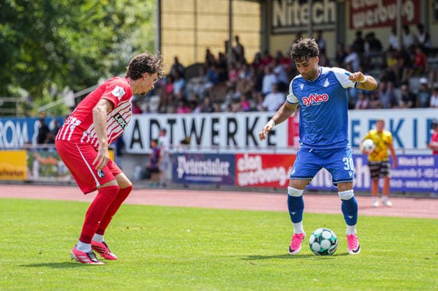 Testspiel, SC Freiburg U23 vs TSG Hoffenheim II, 25.07.2026 Nader El-Jindaoui (TSG Hoffenheim II, 30) am Ball im Zweikampf Testspiel, SC Freiburg U23 vs TSG Hoffenheim II, Renchtal-Stadion Oberkirch, 25.07.2026 DFB DFL REGULATIONS PROHIBIT ANY USE OF PHOTOGRAPHS AS IMAGE SEQUENCES AND OR QUASI-VIDEO *** Friendly Match, SC Freiburg U23 vs. TSG Hoffenheim II, July 25, 2026 Nader El Jindaoui (TSG Hoffenheim II), 30 with the ball in a tackle Friendly Match, SC Freiburg U23 vs. TSG Hoffenheim II, Renchtal Stadium, Oberkirch, July 25, 2026 DFB and DFL regulations prohibit any use of photographs as image sequences and or quasi-video Copyright: xBEAUTIFULxSPORTS Boscox
