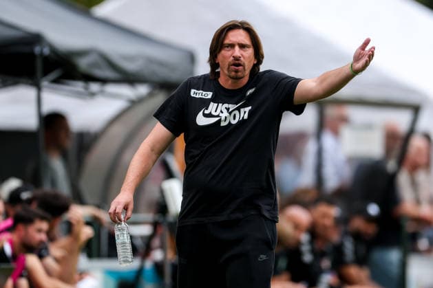 WEURT, NETHERLANDS - JULY 25: SV Elversberg head coach Vincent Wagner reacts during the pre-season friendly match between NEC and Elversberg at Sportpark De Kamp on July 25, 2026 in Weurt, Netherlands.  Copyright: xRenexNijhuis MBxMediax