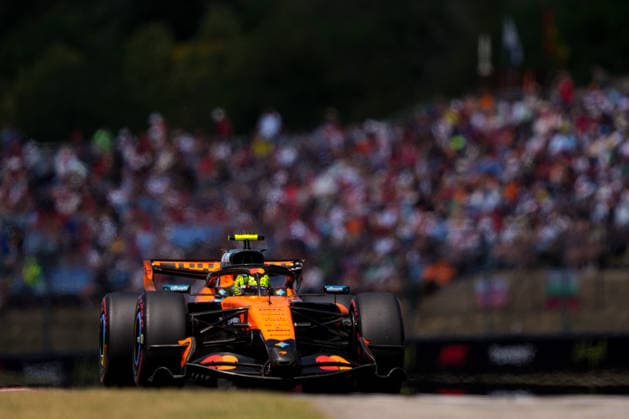 Lando Norris of Great Britain and McLaren , Qualifying, F1 Grand Prix of Hungary, am 25. July 2026 in Budapeste, Hungary. (Foto von Diogo Cardoso DeFodi Images) Lando Norris of Great Britain and McLaren , Qualifying, F1 Grand Prix of Hungary, Hungaroring on July 25, 2026 in Budapeste, Hungary. (Photo by Diogo Cardoso DeFodi Images) - *** Lando Norris of Great Britain and McLaren, Qualifying, F1 Grand Prix of Hungary, on July 25, 2026, in Budapest, Hungary. Photo by Diogo Cardoso DeFodi Images. Lando Norris of Great Britain and McLaren, Qualifying, F1 Hungarian Grand Prix, Hungaroring on July 25, 2026, in Budapest, Hungary. Photo by Diogo Cardoso DeFodi Images
