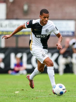 WEURT, NETHERLANDS - JULY 25: Jan Gyamerah of SV Elversberg dribbles with the ball during the pre-season friendly match between NEC and Elversberg at Sportpark De Kamp on July 25, 2026 in Weurt, Netherlands.  Copyright: xRenexNijhuis MBxMediax
