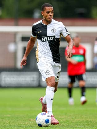 WEURT, NETHERLANDS - JULY 25: Jan Gyamerah of SV Elversberg dribbles with the ball during the pre-season friendly match between NEC and Elversberg at Sportpark De Kamp on July 25, 2026 in Weurt, Netherlands.  Copyright: xRenexNijhuis MBxMediax
