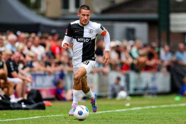 WEURT, NETHERLANDS - JULY 25: Lukas Pinckert of SV Elversberg dribbles with the ball during the pre-season friendly match between NEC and Elversberg at Sportpark De Kamp on July 25, 2026 in Weurt, Netherlands.  Copyright: xRenexNijhuis MBxMediax