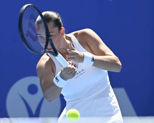 Tereza Valentova of Czech Republic in action during match against Daria Snigur of Ukraine within the women s WTA, Tennis Damen 250 Livesport Prague Open 2026 tennis tournament in Prague, Czech Republic, on July 25, 2026. (CTKxPhoto MichalxKrumphanzl) CTKPhotoP2026072503241  CTKPhotoP2026072503241