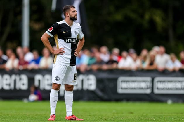 WEURT, NETHERLANDS - JULY 25: Lukasz Poreba of SV Elversberg looks on during the pre-season friendly match between NEC and Elversberg at Sportpark De Kamp on July 25, 2026 in Weurt, Netherlands.  Copyright: xRenexNijhuis MBxMediax