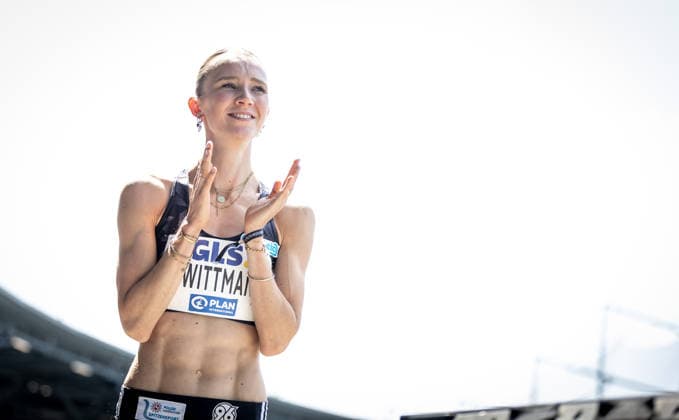 Deutsche Leichtathletik-Meisterschaften; Bochum-Wattenscheid, 25.07.2026 Applaus: Kira Wittmann (Hannover 96) wird Deutsche Meisterin im Dreisprung der Frauen; Deutsche Leichtathletik-Meisterschaften am 25.07.2026 im Lohrheidestadion in Bochum-Wattenscheid (Nordrhein-Westfalen). *** German Track and Field Championships, Bochum-Wattenscheid, July 25, 2026: Applause for Kira Wittmann of Hannover 96 as she becomes the German champion in the women’s triple jump at the German Track and Field Championships on July 25, 2026, at the Lohrheidestadion in Bochum-Wattenscheid, North Rhine-Westphalia Copyright: xBEAUTIFULxSPORTS R.xSchmittx