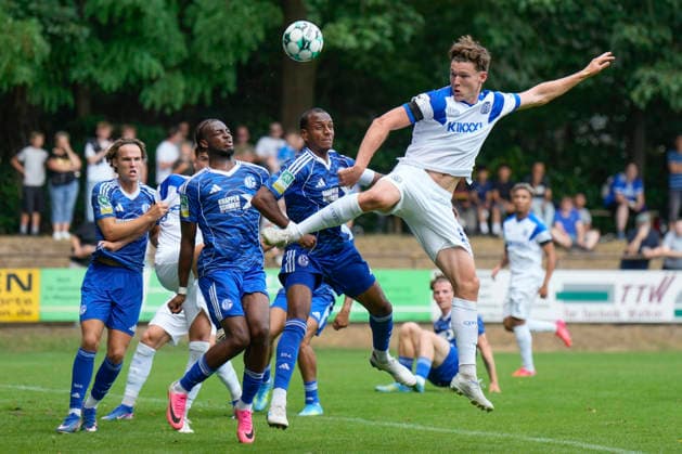 25.07.2026, Hänsch-Arena, B-Platz, Meppen, GER, 3. Liga, Testspiel: SV Meppen vs U23 Schalke 04, Richard Meier (SV Meppen 13) DFL REGULATIONS PROHIBIT ANY USE OF PHOTOGRAPHS AS IMAGE SEQUENCES AND OR QUASI-VIDEO. Meppen Niedersachsen Niederlande Hänsch-Arena, B-Platz *** July 25, 2026, Hänsch Arena, Field B, Meppen, GER, 3rd Division, Friendly Match: SV Meppen vs. Schalke 04 U23, Richard Meier SV Meppen 13 DFL REGULATIONS PROHIBIT ANY USE OF PHOTOGRAPHS AS IMAGE SEQUENCES AND OR QUASI-VIDEO Meppen Lower Saxony Netherlands Hänsch Arena, Field B