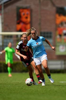 Club Friendly: Eintracht Frankfurt Woman v Feyenoord Rotterdam V1 Horst - Jarne Teulings of Eintracht Frankfurt Woman, Sanne de Paus of Feyenoord Rotterdam V1 during a friendly in preparation of the 2026 2027 season. The match is set between Eintracht Frankfurt Woman and Feyenoord Rotterdam V1 at RKsv Wittenhorst on 25 July 2026 in Horst, The Netherlands. (Hero Images Yannick Verhoeven) Copyright: xYannickxVerhoevenx