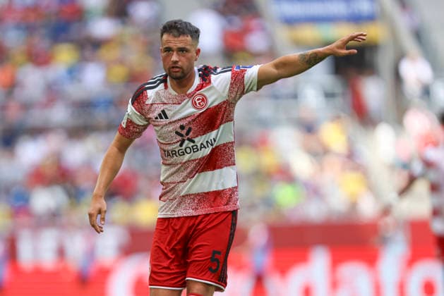 Yassine Bouchama (Fortuna Düsseldorf) gestikuliert, Gestik waehrend des Testspiels zwischen Fortuna Düsseldorf und Borussia Dortmund, Merkur Spiel-Arena am 25. July 2026 in Düsseldorf, Deutschland. (Foto von Oliver Kaelke DeFodi Images) +++ Yassine Bouchama (Fortuna Düsseldorf) gestures during the friendly match between Fortuna Düsseldorf and Borussia Dortmund at Merkur Spiel-Arena on July 25, 2026 in Dusseldorf, Germany. (Photo by Oliver Kaelke DeFodi Images) (Photo by Oliver Kaelke DeFodi Images) - *** Yassine Bouchama of Fortuna Düsseldorf gestures during the friendly match between Fortuna Düsseldorf and Borussia Dortmund at the Merkur Spiel Arena on July 25, 2026, in Düsseldorf, Germany Photo by Oliver Kaelke DeFodi Images Yassine Bouchama of Fortuna Düsseldorf gestures during the friendly match between Fortuna Düsseldorf and Borussia Dortmund at Merkur Spiel Arena on July 25, 2026, in Düsseldorf, Germany Photo by Oliver Kaelke DeFodi Images Photo by Oliver Kaelke DeFodi Images