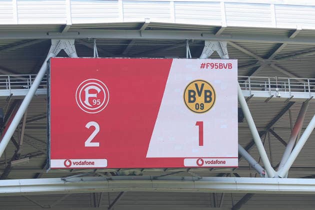 Anzeigetafel zeigt das Endergebnis von 2:1 an waehrend des Testspiels zwischen Fortuna Düsseldorf und Borussia Dortmund, Merkur Spiel-Arena am 25. July 2026 in Düsseldorf, Deutschland. (Foto von Oliver Kaelke DeFodi Images) +++ Scoreboard show the final score of 2:1 during the friendly match between Fortuna Düsseldorf and Borussia Dortmund at Merkur Spiel-Arena on July 25, 2026 in Dusseldorf, Germany. (Photo by Oliver Kaelke DeFodi Images) (Photo by Oliver Kaelke DeFodi Images) - *** The scoreboard displays the final score of 2–1 during the friendly match between Fortuna Düsseldorf and Borussia Dortmund at the Merkur Spiel Arena on July 25, 2026, in Düsseldorf, Germany. Photo by Oliver Kaelke, DeFodi Images. The scoreboard shows the final score of 2–1 during the friendly match between Fortuna Düsseldorf and Borussia Dortmund at Merkur Spiel Arena on July 25, 2026, in Düsseldorf, Germany. Photo by Oliver Kaelke, DeFodi Images. Photo by Oliver Kaelke, DeFodi Images.