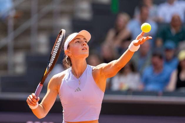Elina Awanessjan (ARM) Aufschlag, Angabe, Service, GER, Elina Awanessjan vs Anna Bondar, Tennis, MSC Hamburg Ladies Open WTA, Tennis Damen 250, Halbfinale, 25.07.2026 GER, Elina Awanessjan vs Anna Bondar, Tennis, MSC Hamburg Ladies Open WTA 250, Halbfinale, 25.07.2026 Hamburg *** Elina Awanessjan ARM Serve, GER, Elina Awanessjan vs. Anna Bondar, Tennis, MSC Hamburg Ladies Open WTA 250, Semifinals, July 25, 2026, GER, Elina Awanessjan vs. Anna Bondar, Tennis, MSC Hamburg Ladies Open WTA 250, Semifinals, July 25, 2026, Hamburg Copyright: xEibner-Pressefoto MaxxVincenx EP_MVN