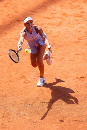Elina Awanessjan (ARM) im Bild am Ball, Aktion, GER, Elina Awanessjan vs Anna Bondar, Tennis, MSC Hamburg Ladies Open WTA, Tennis Damen 250, Halbfinale, 25.07.2026 GER, Elina Awanessjan vs Anna Bondar, Tennis, MSC Hamburg Ladies Open WTA 250, Halbfinale, 25.07.2026 Hamburg *** Elina Awanessjan (ARM) in action on the court, GER, Elina Awanessjan vs. Anna Bondar, Tennis, MSC Hamburg Ladies Open WTA 250, Semifinals, July 25, 2026, GER, Elina Awanessjan vs. Anna Bondar, tennis, MSC Hamburg Ladies Open WTA 250, semifinals, July 25, 2026, Hamburg Copyright: xEibner-Pressefoto MaxxVincenx EP_MVN