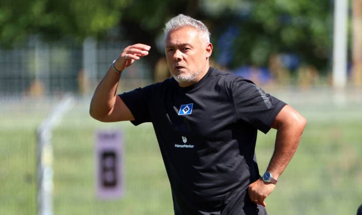 Trainer Rodolfo Cardoso folgt dem Spiel Aktion Oberkörper Fußball Fussball Testspiel Bundesliga Damen Frauen Saison 2026 2027 25.07.2026 1.FC Union Berlin vs. Hamburger SV HSV DFL regulations prohibit any use of photographs as image sequences and or quasi-video *** Coach Rodolfo Cardoso watches the game: Action, Upper Body, Sports, Soccer, Friendly Match, Bundesliga, Women s, 2026–2027 Season, July 25, 2026, 1. FC Union Berlin vs. Hamburger SV (HSV). DFL regulations prohibit any use of photographs as image sequences and or quasi-video.