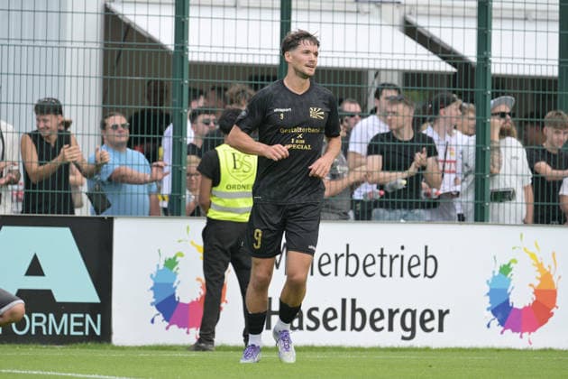 im Zweikampf mit FC 08 Villingen vs. Delay Sports Berlin , Fussball, Vorbereitung, Testspiel, Saison 2026 2027, 25.07.2026 FC 08 Villingen vs. Delay Sports Berlin , Fussball, Vorbereitung, Testspiel, Saison 2026 2027, 25.07.2026 Villingen *** Head-to-head match between FC 08 Villingen and Delay Sports Berlin, soccer, preseason, friendly, 2026–2027 season, July 25, 2026: FC 08 Villingen vs. Delay Sports Berlin, soccer, preseason, friendly, 2026–2027 season, July 25, 2026, Villingen Copyright: xEibner-Pressefotox EP_TBR