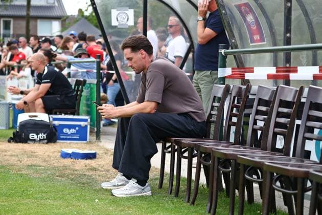 25.07.2026, NED, Fußball, Herren, Testspiel, Saison 2026 2027, Weurt, NEC Nijmegen vs. SV 07 Elversberg Dr. Josef Welzmüller ( Technischer Direktor SV Elversberg ) Weurt Sportpark De Kamp Gelderland Niederlande *** July 25, 2026, NED, Soccer, Men s, Friendly, 2026–2027 Season, Weurt, NEC Nijmegen vs. SV 07 Elversberg Dr. Josef Welzmüller, Technical Director, SV Elversberg Weurt, Sportpark De Kamp, Gelderland, Netherlands Copyright: xNordphotox xSMx