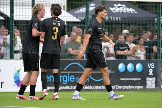 im Zweikampf mit FC 08 Villingen vs. Delay Sports Berlin , Fussball, Vorbereitung, Testspiel, Saison 2026 2027, 25.07.2026 FC 08 Villingen vs. Delay Sports Berlin , Fussball, Vorbereitung, Testspiel, Saison 2026 2027, 25.07.2026 Villingen *** Head-to-head match between FC 08 Villingen and Delay Sports Berlin, soccer, preseason, exhibition match, 2026–2027 season, July 25, 2026: FC 08 Villingen vs. Delay Sports Berlin, soccer, preseason, friendly match, 2026–2027 season, July 25, 2026, Villingen Copyright: xEibner-Pressefotox EP_TBR