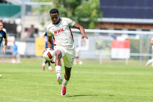 Uchenna Ogundu 39 (FC Augsburg), FC Augsburg vs. 1. FC Saarbruecken, Fussball, 1. Bundesliga, Testspiel, Saison 2026 27, 25.07.2026 Kaufbeuren Bayern Deutschland *** Uchenna Ogundu, 39, FC Augsburg; FC Augsburg vs. 1. FC Saarbrücken; Soccer; Bundesliga 1; Friendly Match; 2026–27 Season; July 25, 2026; Kaufbeuren, Bavaria, Germany Copyright: xkolbert-press ChristianxKolbertx