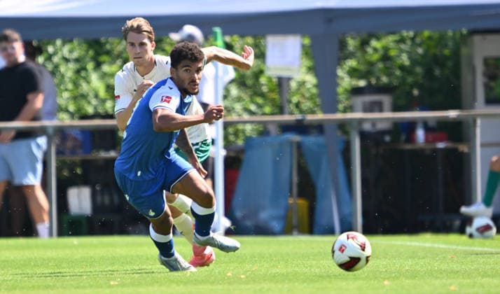 25.07.2026 - Fussball - Saison 2026 2027 - Testspiel Freundschaftsspiel Vorbereitungsspiel - TSG 1899 Hoffenheim - SpVgg Greuther Fürth ( Kleeblatt ) - - Sportfoto Zink - xwoxzix - regulations prohibit any use of photographs as image sequences and or quasi-video - only for editorial use - Valentin Gendrey (15, TSG 1899 Hoffenheim ) vor Gian Luca Gian-Luca Itter (27, SpVgg Greuther Fürth ) *** July 25, 2026 Soccer Season 2026–2027 Exhibition Match Friendly Match Preseason Match TSG 1899 Hoffenheim SpVgg Greuther Fürth Kleeblatt Sports Photo Zink xwoxzix Regulations prohibit any use of photographs as image sequences and or quasi-video For editorial use only. Valentin Gendrey 15, TSG 1899 Hoffenheim, in front of Gian Luca Itter 27, SpVgg Greuther Fürth