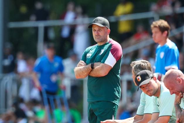 Chef-Trainer Manuel Baum (FC Augsburg), FC Augsburg vs. 1. FC Saarbruecken, Fussball, 1. Bundesliga, Testspiel, Saison 2026 27, 25.07.2026 Kaufbeuren Bayern Deutschland *** Head Coach Manuel Baum, FC Augsburg; FC Augsburg vs. 1. FC Saarbrücken; Soccer; Bundesliga 1; Friendly Match; 2026–27 Season; July 25, 2026; Kaufbeuren, Bavaria, Germany Copyright: xkolbert-press ChristianxKolbertx