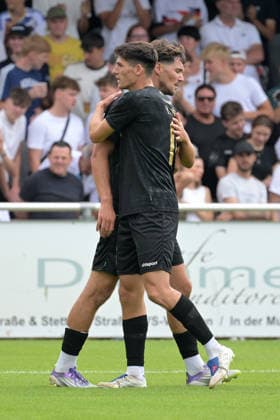 jubeln ueber das Tor zum 4:1 durch Dominik Emminger (FC 08 Villingen, 09) und Yannick Spaet (FC 08 Villingen, 16) FC 08 Villingen vs. Delay Sports Berlin , Fussball, Vorbereitung, Testspiel, Saison 2026 2027, 25.07.2026 FC 08 Villingen vs. Delay Sports Berlin , Fussball, Vorbereitung, Testspiel, Saison 2026 2027, 25.07.2026 Villingen *** Cheering for the goal that made it 4–1 by Dominik Emminger (FC 08 Villingen, 09) and Yannick Spaet (FC 08 Villingen, 16); FC 08 Villingen vs. Delay Sports Berlin, soccer, preseason, friendly match, 2026–2027 season, July 25, 2026, FC 08 Villingen vs. Delay Sports Berlin, soccer, preseason, friendly match, 2026–2027 season, July 25, 2026, Villingen Copyright: xEibner-Pressefotox EP_TBR