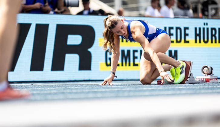 Deutsche Leichtathletik-Meisterschaften; Bochum-Wattenscheid, 25.07.2026 Bei der Startvorbereitung: Johanna Martin (1. LAV Rostock) im 400m-Vorlauf der Frauen; Deutsche Leichtathletik-Meisterschaften am 25.07.2026 im Lohrheidestadion in Bochum-Wattenscheid (Nordrhein-Westfalen). *** German Track and Field Championships, Bochum-Wattenscheid, July 25, 2026: Johanna Martin (No. 1, LAV Rostock) preparing for the start of the women’s 400-meter preliminary heat at the German Track and Field Championships on July 25, 2026, at Lohrheidestadion in Bochum-Wattenscheid, North Rhine-Westphalia Copyright: xBEAUTIFULxSPORTS R.xSchmittx