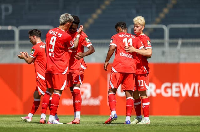 GER, Mainz, FSV Mainz 05 vs Holstein Kiel, Vorbereitung, Fussball, DFB, Spielzeit 2026 2027, Bruchwegstadion auf dem Wolfgang Frank Campus, Testspiel im Bild: Ransford Königsdörffer (FSV Mainz 05 11) erzielt das 2:0, Tor und Jubel DFB DFL REGULATIONS PROHIBIT ANY USE OF PHOTOGRAPHS AS IMAGE SEQUENCES AND OR QUASI-VIDEO, 25.07.2026 *** GER, Mainz, FSV Mainz 05 vs. Holstein Kiel, Preseason, Soccer, DFB, 2026–2027 Season, Bruchweg Stadium on the Wolfgang Frank Campus, friendly match in the photo: Ransford Königsdörffer of FSV Mainz 05 scores the 2–0 goal, Goal and celebration. DFB and DFL regulations prohibit any use of photographs as image sequences and or quasi-video. July 25, 2026 Copyright: HMBxMedia HendrikxHamelau