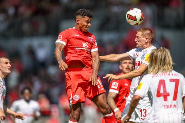 GER, Mainz, FSV Mainz 05 vs Holstein Kiel, Vorbereitung, Fussball, DFB, Spielzeit 2026 2027, Bruchwegstadion auf dem Wolfgang Frank Campus, Testspiel im Bild v.l.: Ransford Königsdörffer (FSV Mainz 05 11), Ivan NekiÄ‡ (Holstein Kiel 13), Kopfball, Zweikampf DFB DFL REGULATIONS PROHIBIT ANY USE OF PHOTOGRAPHS AS IMAGE SEQUENCES AND OR QUASI-VIDEO, 25.07.2026 *** GER, Mainz, FSV Mainz 05 vs. Holstein Kiel, Preseason, Soccer, DFB, 2026–2027 Season, Bruchwegstadion on the Wolfgang Frank Campus, Friendly Match: Pictured from left to right: Ransford Königsdörffer (FSV Mainz 05, No. 11), Ivan Nekic, Holstein Kiel 13, header, tackle. DFB and DFL regulations prohibit any use of photographs as image sequences and or quasi-video. July 25, 2026 Copyright: HMBxMedia HendrikxHamelau