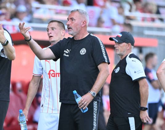 Fussball-Bundesliga - Saison 2026 27 Bruchweg-Stadion - Testspiel 25.07.26 1. FSV Mainz 05 (mz) - Holstein Kiel (ki) Trainer Tim WALTER (ki) Fussball-Bundesliga - 1. FSV Mainz 05 *** 2026–27 Bundesliga Season, Bruchweg Stadium, Friendly Match, July 25, 2026, FSV Mainz 05 vs. Holstein Kiel, Coach Tim WALTER, Bundesliga 1, FSV Mainz 05
