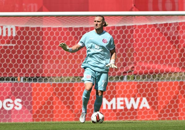 Fussball-Bundesliga - Saison 2026 27 Bruchweg-Stadion - Testspiel 25.07.26 1. FSV Mainz 05 (mz) - Holstein Kiel (ki) Torwart Robin ZENTNER (1. FSV Mainz 05), Aktion mit Ball Fussball-Bundesliga - 1. FSV Mainz 05 *** 2026–27 Bundesliga Season, Bruchweg Stadium, Friendly Match, July 25, 2026, FSV Mainz 05 vs. Holstein Kiel, Goalkeeper Robin ZENTNER, FSV Mainz 05, Action with the Ball, Bundesliga, FSV Mainz 05