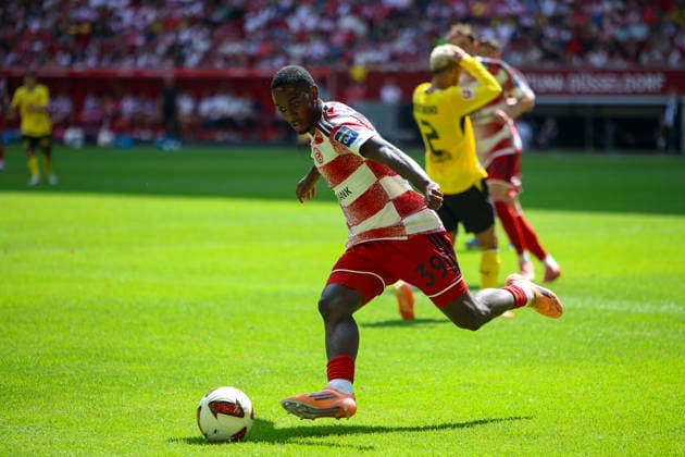 25.07.2026, GER, Fussball, Herren, Vorbereitungsspiel, Saison 2026 2027, Fortuna Düsseldorf - Borussia Dortmund Kaden Amaniampong (F95) in Aktion am Ball, Einzelaktion Düsseldorf merkur Spiel-Arena Nordrhein-Westfalen Deutschland *** July 25, 2026, GER, Soccer, Men s, Preseason Match, 2026–2027 Season, Fortuna Düsseldorf vs. Borussia Dortmund, Kaden Amaniampong F95 in action with the ball, solo play, Düsseldorf Merkur Spiel Arena, North Rhine-Westphalia, Germany Copyright: xAdrianxSchlüterx