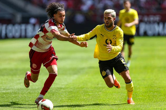 25.07.2026, GER, Fussball, Herren, Vorbereitungsspiel, Saison 2026 2027, Fortuna Düsseldorf - Borussia Dortmund Anas Slimani (F95) und Yan Couto (BVB) im Kampf um den Ball Düsseldorf merkur Spiel-Arena Nordrhein-Westfalen Deutschland *** July 25, 2026, GER, Soccer, Men s, Preseason Match, 2026–2027 Season, Fortuna Düsseldorf vs. Borussia Dortmund: Anas Slimani (F95) and Yan Couto (BVB) battle for the ball at the Düsseldorf Merkur Spiel Arena, North Rhine-Westphalia, Germany Copyright: xAdrianxSchlüterx