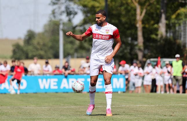 25.07.2026, Deutschland, Hollenbach, Fußball Bundesliga, Saison 2026 2027, Testspiel, Freundschaftsspiel, JAKO-Testspiel, FSV Hollenbach vs. VfB Stuttgart, Josha Vagnoman (VfB) *** July 25, 2026, Germany, Hollenbach, Bundesliga, 2026–2027 Season, Exhibition Match, Friendly Match, JAKO Exhibition Match, FSV Hollenbach vs. VfB Stuttgart, Josha Vagnoman (VfB)