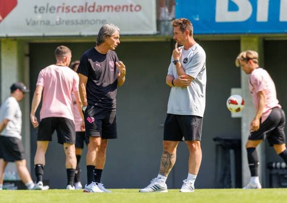 25.07.2026 - Fussball - Saison 2026 2027 - Testspiel Freundschaftsspiel Vorbereitungsspiel: 1. FC Nürnberg Nuernberg FCN ( Club ) - Palermo FC - Sportfoto Zink DaMa - xdaxmax - Filippo Inzaghi (Trainer Palermo FC ) Miroslav Miro Klose ( Trainer 1. FC Nürnberg FCN ) unterhalten sich *** July 25, 2026 Soccer Season 2026–2027 Exhibition Match Friendly Match Preseason Match 1. FC Nürnberg Nuremberg FCN Club Palermo FC Sports Photo Zink DaMa xdaxmax Filippo Inzaghi, Coach of Palermo FC Miroslav Miro Klose, Coach of 1. FC Nuremberg FCN are chatting
