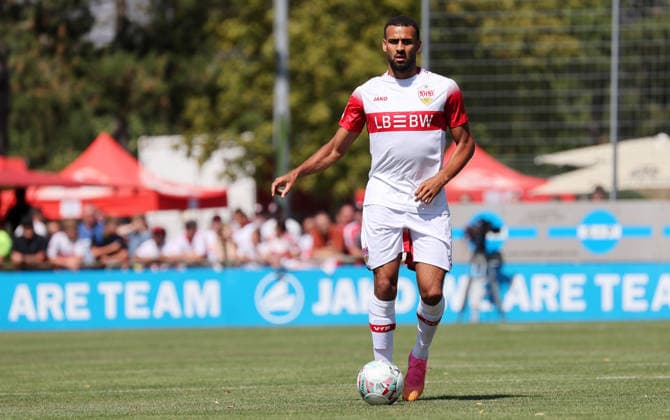 25.07.2026, Deutschland, Hollenbach, Fußball Bundesliga, Saison 2026 2027, Testspiel, Freundschaftsspiel, JAKO-Testspiel, FSV Hollenbach vs. VfB Stuttgart, Josha Vagnoman (VfB) *** July 25, 2026, Germany, Hollenbach, Bundesliga, 2026–2027 season, exhibition match, friendly match, JAKO exhibition match, FSV Hollenbach vs. VfB Stuttgart, Josha Vagnoman (VfB)