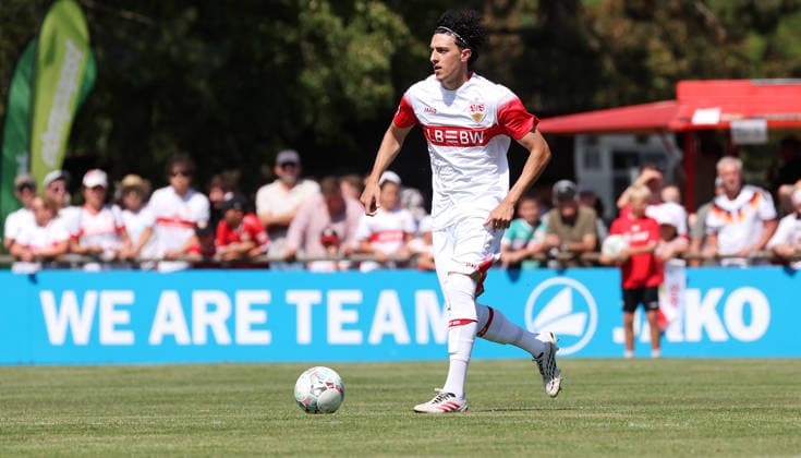 25.07.2026, Deutschland, Hollenbach, Fußball Bundesliga, Saison 2026 2027, Testspiel, Freundschaftsspiel, JAKO-Testspiel, FSV Hollenbach vs. VfB Stuttgart, Ameen Al-Dakhil (VfB) *** July 25, 2026, Germany, Hollenbach, Bundesliga, 2026–2027 season, exhibition match, friendly match, JAKO exhibition match, FSV Hollenbach vs. VfB Stuttgart, Ameen Al Dakhil (VfB)