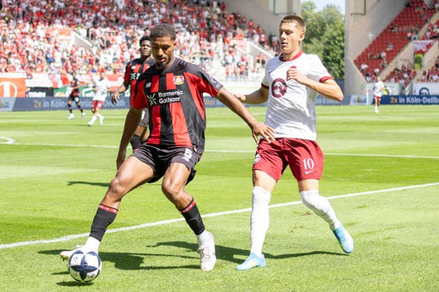 Testspiel: Kickers Offenbach - Bayer Leverkusen, 25.07.2026 Loic Bade (Bayer 04 Leverkusen 5) & Jan Becker (Kickers Offenbach 10) im Duell um den Ball, Kickers Offenbach - Bayer Leverkusen, Offenbach, Plutos Stadion am Bieberer Berg, 25.7.2026 *** Friendly Match: Kickers Offenbach vs. Bayer Leverkusen, July 25, 2026—Loic Bade (Bayer 04 Leverkusen) and Jan Becker (Kickers Offenbach) battle for the ball, Kickers Offenbach vs. Bayer Leverkusen, Offenbach, Pluto Stadium at Bieberer Berg, July 25, 2026 Copyright: xBEAUTIFULxSPORTS Gawlikx