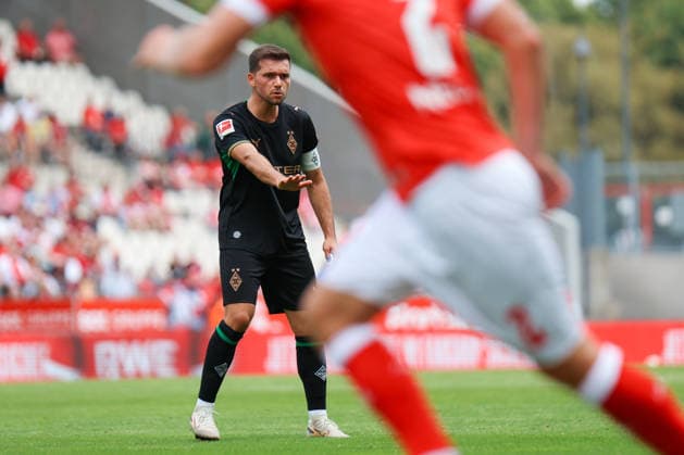 ESSEN, GERMANY July 25: Kevin Stoger (Borussia Moenchengladbach, 7) during the pre-season friendly match between Rot-Weiss Essen and Borussia Moenchengladbach at Stadion an der Hafenstraße on July 25, 2026 in Essen, Germany. DFL REGULATIONS PROHIBIT ANY USE OF PHOTOGRAPHS AS IMAGE SEQUENCES AND OR QUASI-VIDEO. Copyright: xNatachaxFreisenx